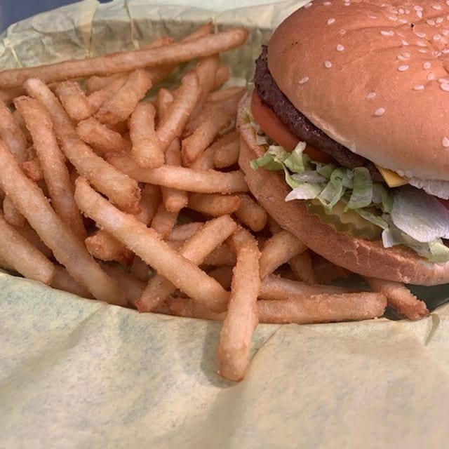 QUARTER POUNDER.